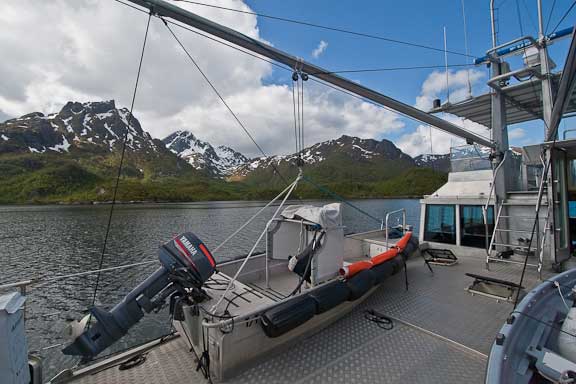 launching-Dinghy-on-Wind-Horse-2