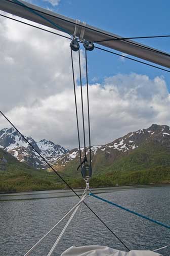 launching-Dinghy-on-Wind-Horse-3