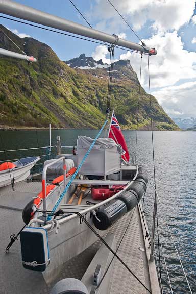 launching-Dinghy-on-Wind-Horse-5