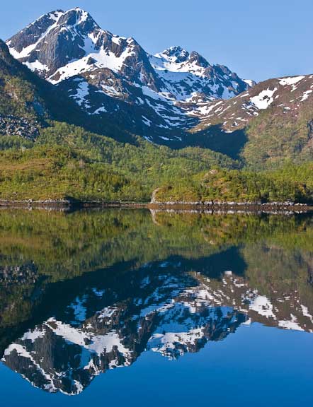 Mountains-Lofoten-Norway-136