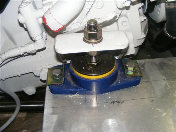 Engine-Mount