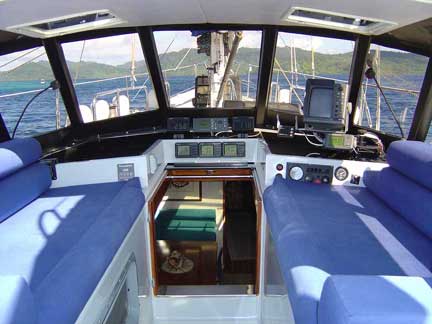 Raven_pilotHouse