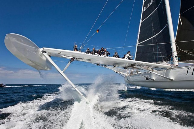 Hydroptere-Worlds-fastest-Sailboat-1-640x426